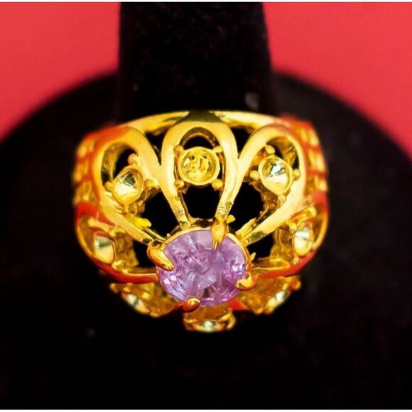 Vintage Queen's Crown Gold Tone Ring Size 8 1/2, F27 - Picture 1 of 3